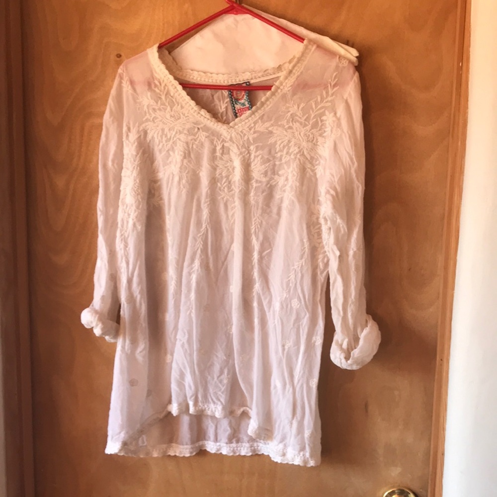 Johnny Was white rayon floral embroidery size m